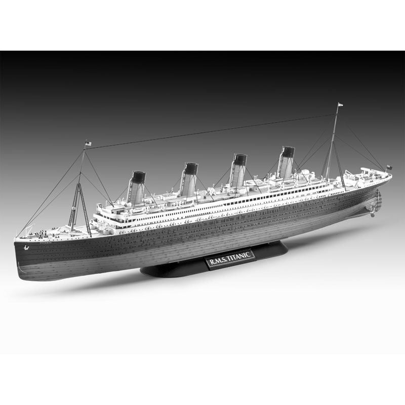 REVELL GIFT SET RMS TITANIC TWIN SET, 1:700 Scale Model Kit