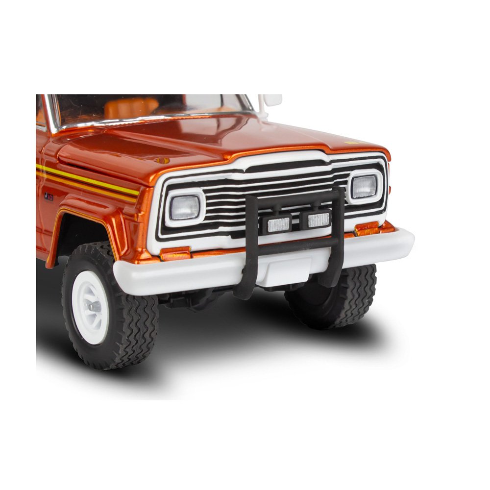 REVELL JEEP J-10 PICKUP WITH CAMPER TOP, 1:24 Scale Model Kit