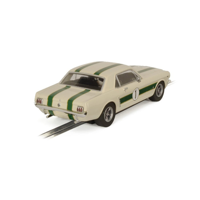 SCALEXTRIC FORD MUSTANG - 1965 - PETE GEOGHEGAN Slot Car