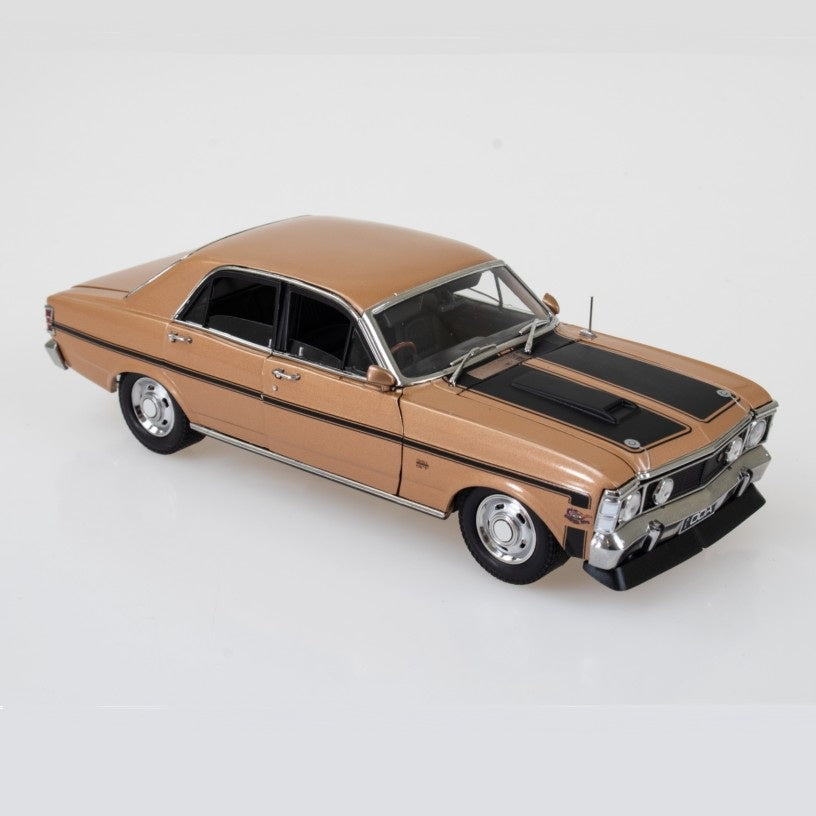 Gold Ford XW GTHO, 1:24 Scale Diecast Car