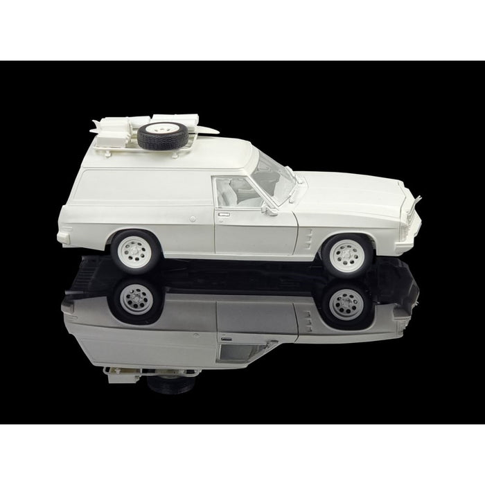 Max's HJ Holden Sandman Panelvan, 1:24 Scale Plastic Model Kit