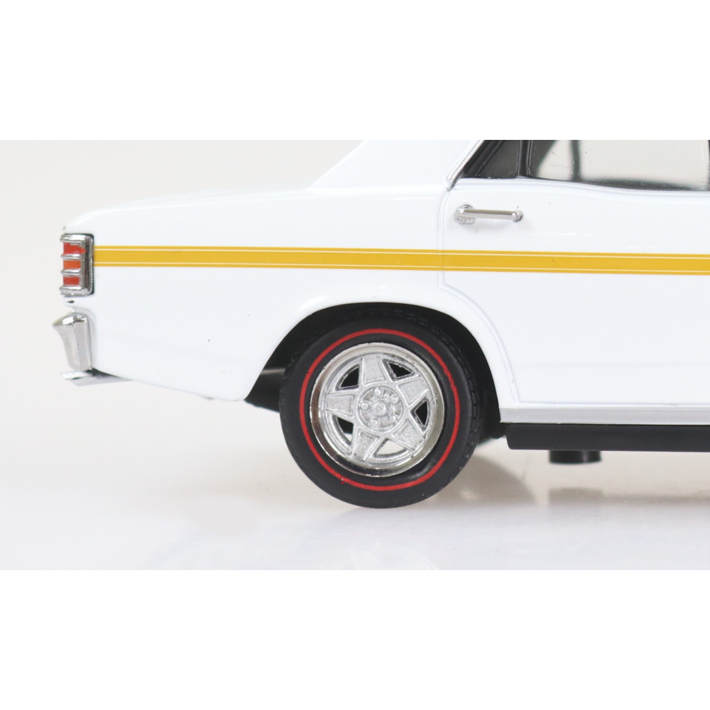 White XW Ford GTHO Phase II, 1:32 Scale Diecast Car