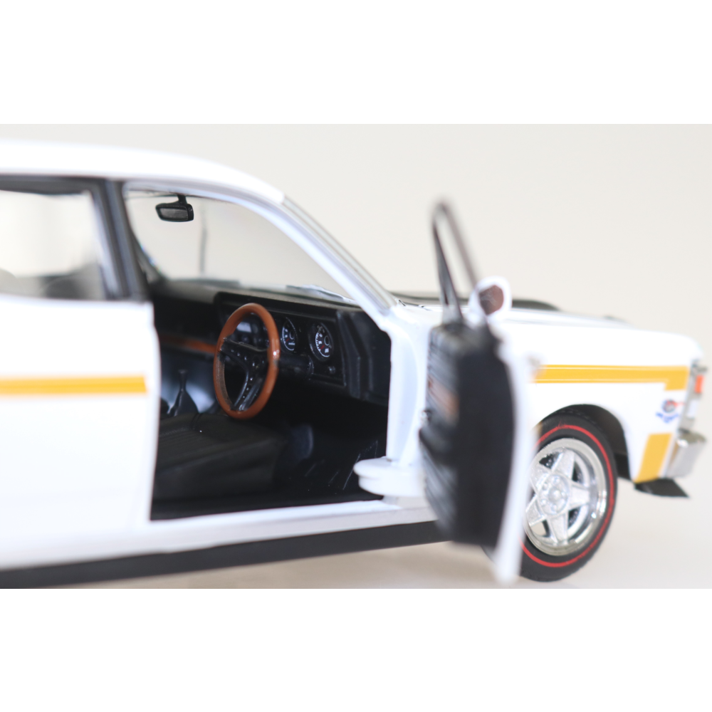 White XW Ford GTHO Phase II, 1:32 Scale Diecast Car