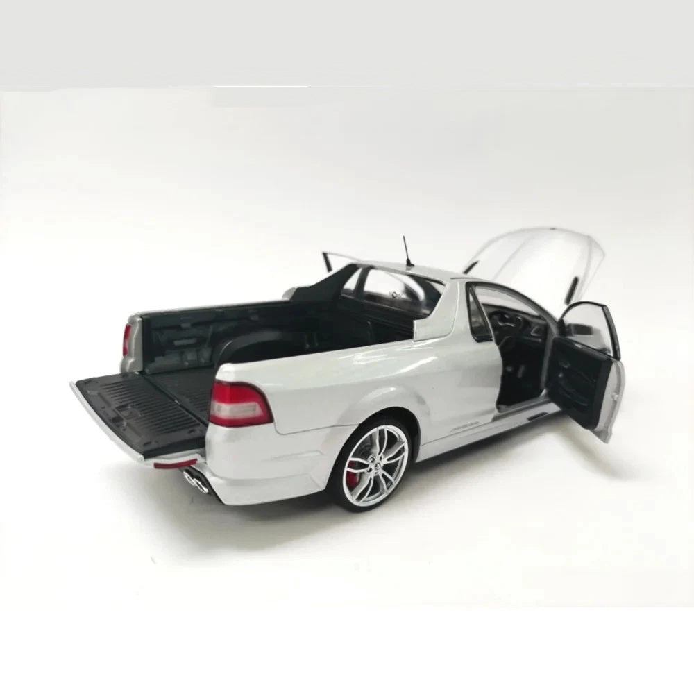 Holden VF Maloo R8 Ute, 1:24 Scale Diecast Car